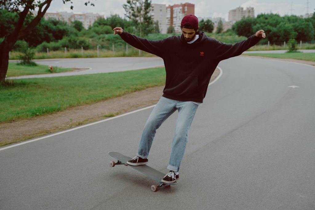 How to turn on  a longboard